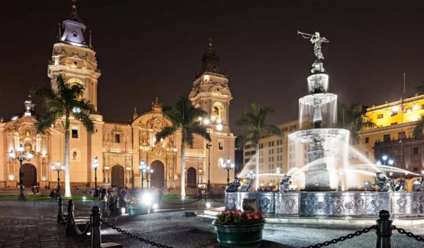 Lima de noche, visita la capital