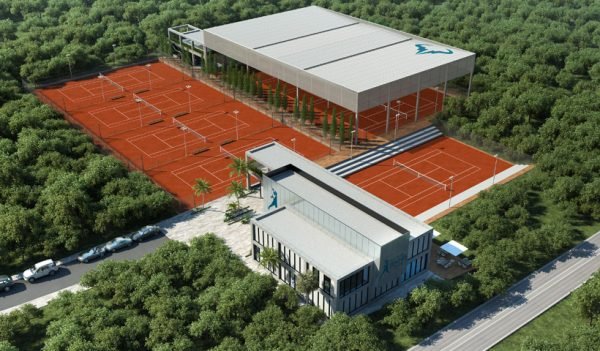 Toni Nadal llega al "Rafa Nadal Tennis Centre" de Costa Mujeres