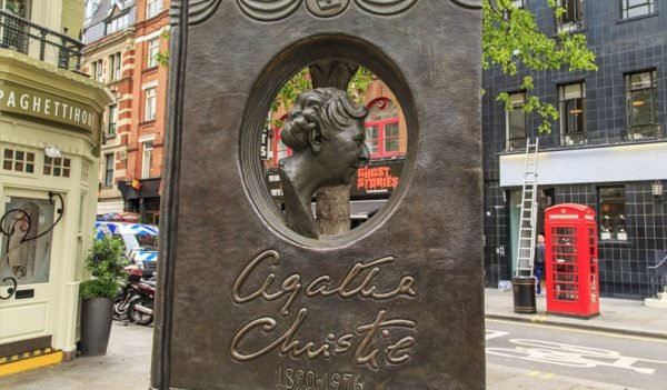 Monumento a Agatha Christie en Covent Garden, Londres