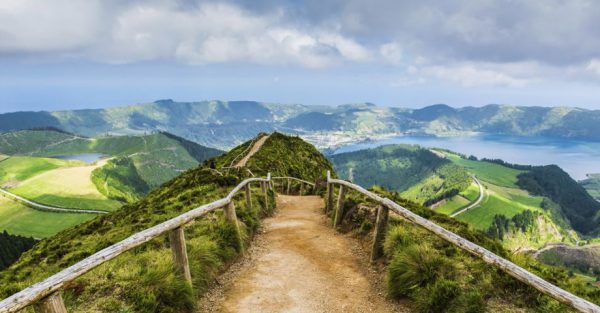 Una ruta de senderismo en Faial, senderos Azores, Portugal