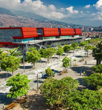 Ruta de Medellín a Lima