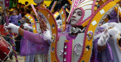 Descubre la tradición de los carnavales del Perú