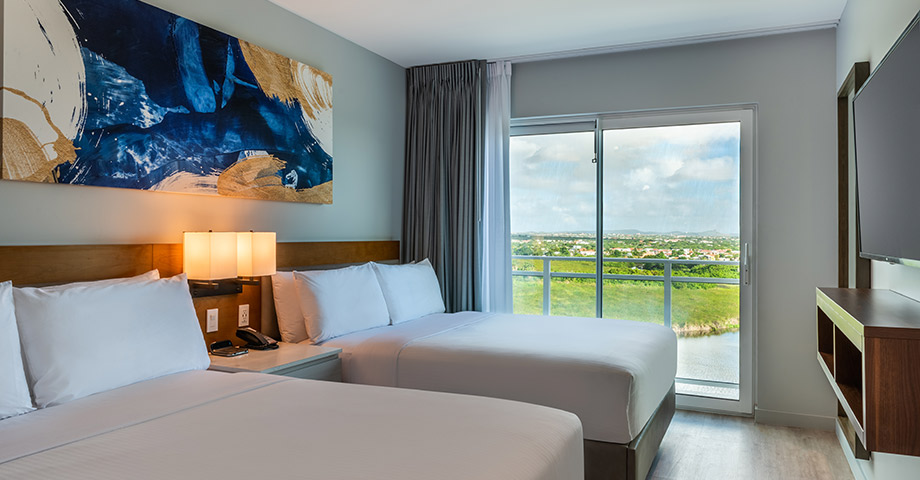 Conoce el Embassy Suites by Hilton a pocos metros de Eagle Beach en Aruba
