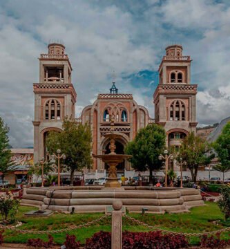 Descubre los encantos de Huaraz, Oxapampa, Huancayo y Ayacucho con Cruz del Sur: 4 destinos imperdibles en nuestro Perú